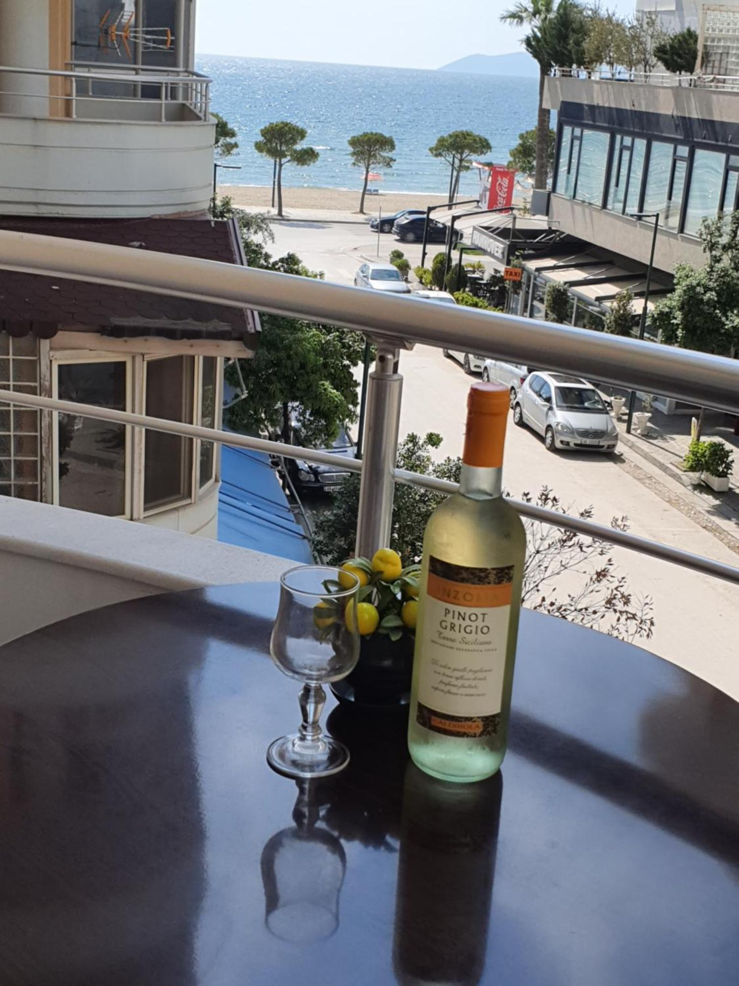 Apartment Me Qera Lungomare Vlore Medem1 Luaran gambar